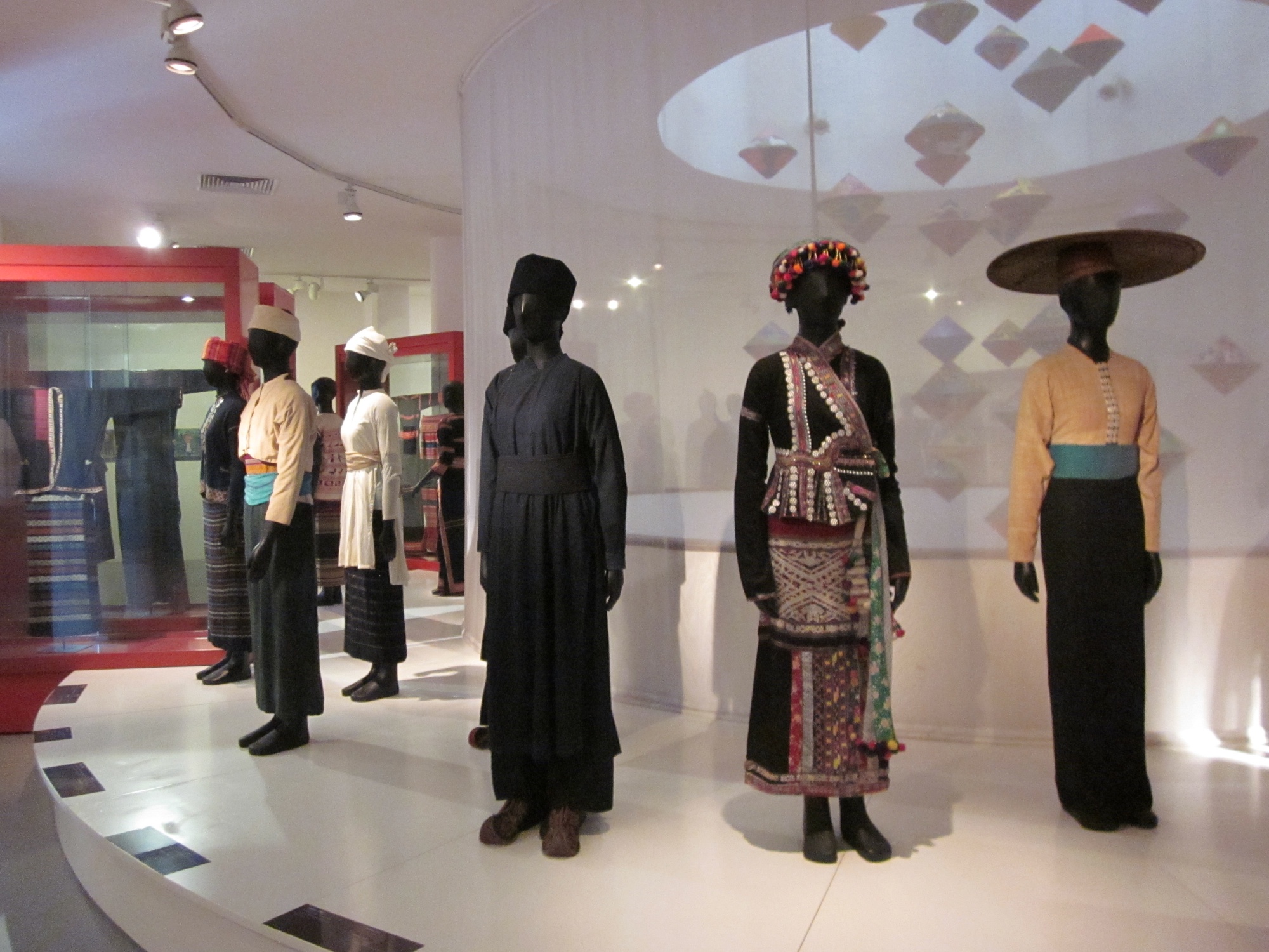 Музеи Ханоя. Вьетнамский музей. Muso kunda Museum of women. Ханой музеи